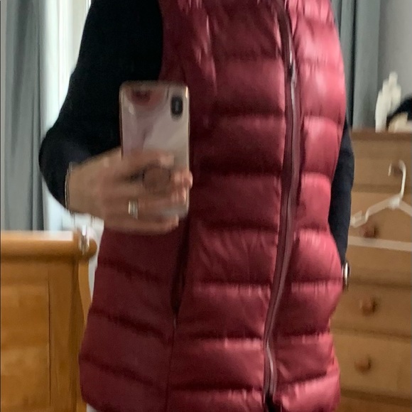 Roots Puffer Vest - Picture 2 of 6